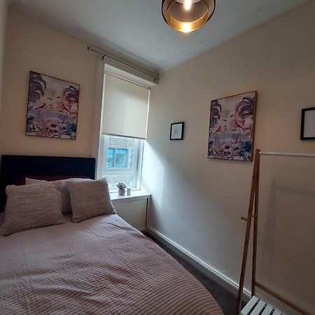Lovely 2 Bedroom Apartment In The Centre Of Hawick Eksteriør billede