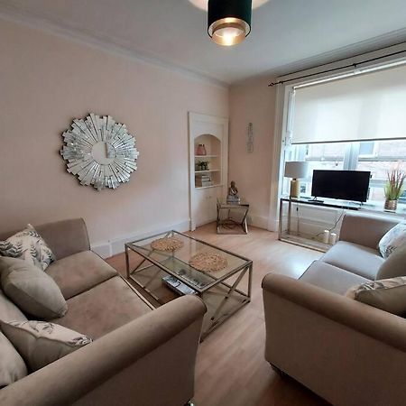 Lovely 2 Bedroom Apartment In The Centre Of Hawick Eksteriør billede