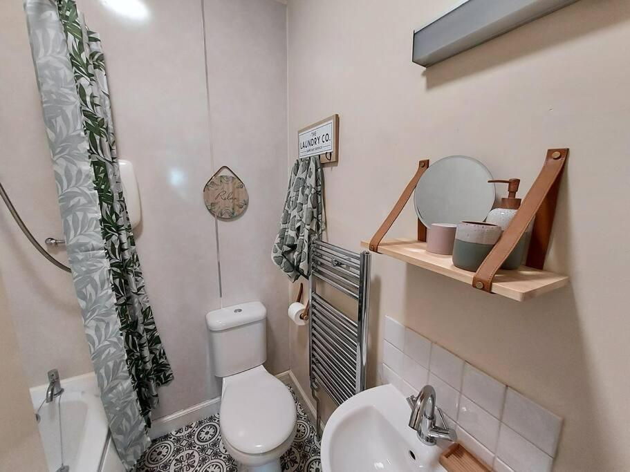 Lovely 2 Bedroom Apartment In The Centre Of Hawick Eksteriør billede